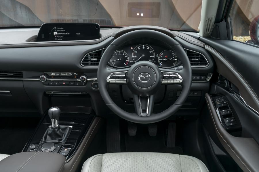 Торпедо Mazda CX-30 Skyactiv-X 2019 года  (UK) (фото 79 из 82)